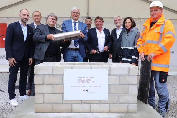 Grundsteinlegung Darmstadt mit MAG-Geschäftsführer Martin Dörnemann und Oberbürgermeister der Stadt Darmstadt, Jochen Partsch, Foto: MAG/Sell
